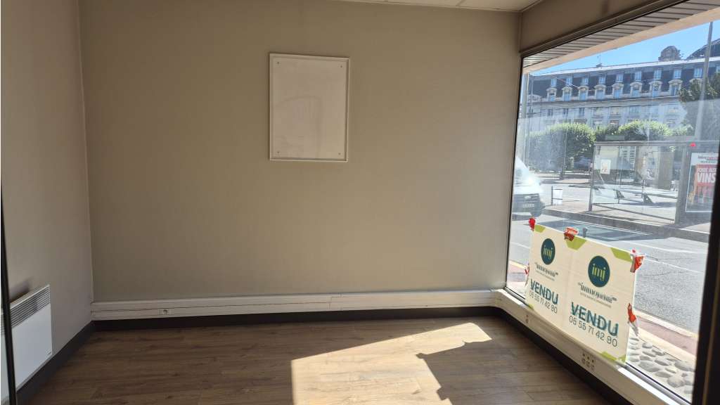 Vente locaux pro 130m² à Limoges champ de Juillet