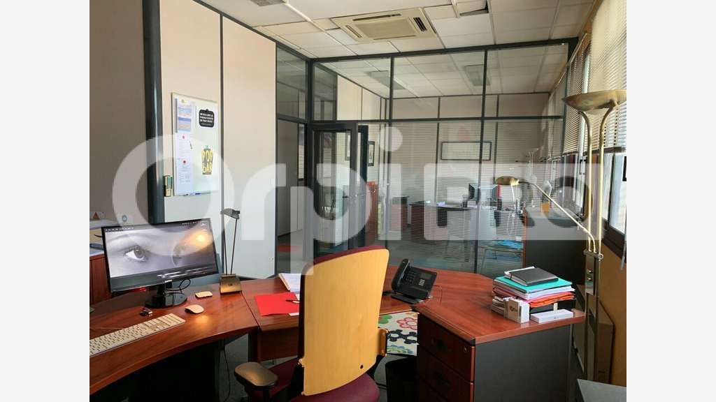 BUREAU A VENDRE
