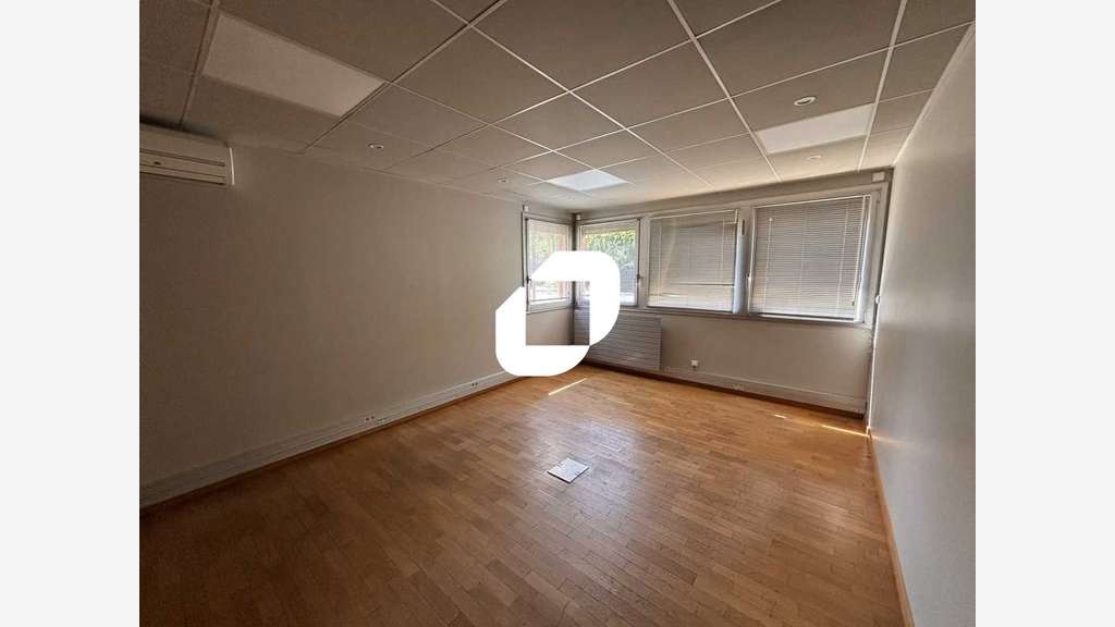 Vente Bureaux 510m² Lissieu