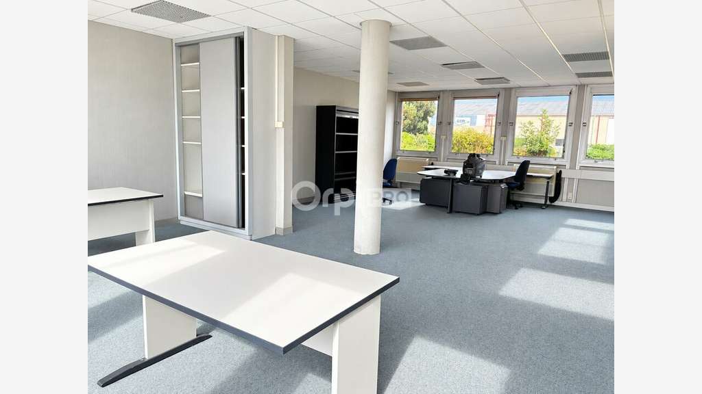 AV bureaux de 654m² sur parcelle de 2584m² à Lons 