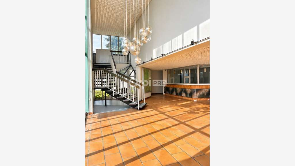 AV bureaux de 654m² sur parcelle de 2584m² à Lons 