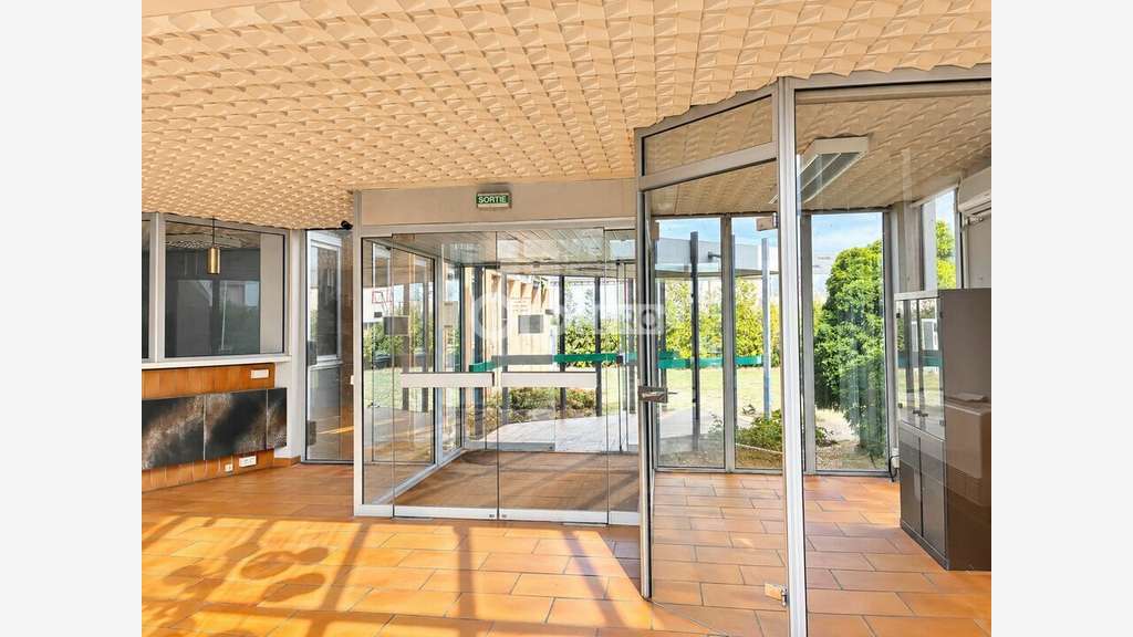 AV bureaux de 654m² sur parcelle de 2584m² à Lons 