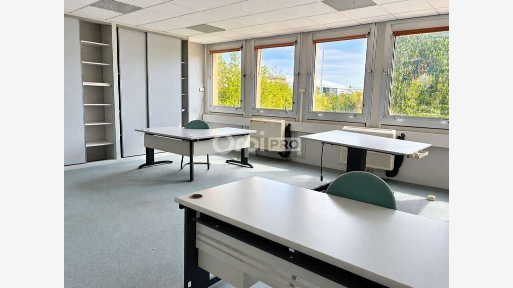 AV bureaux de 654m² sur parcelle de 2584m² à Lons 