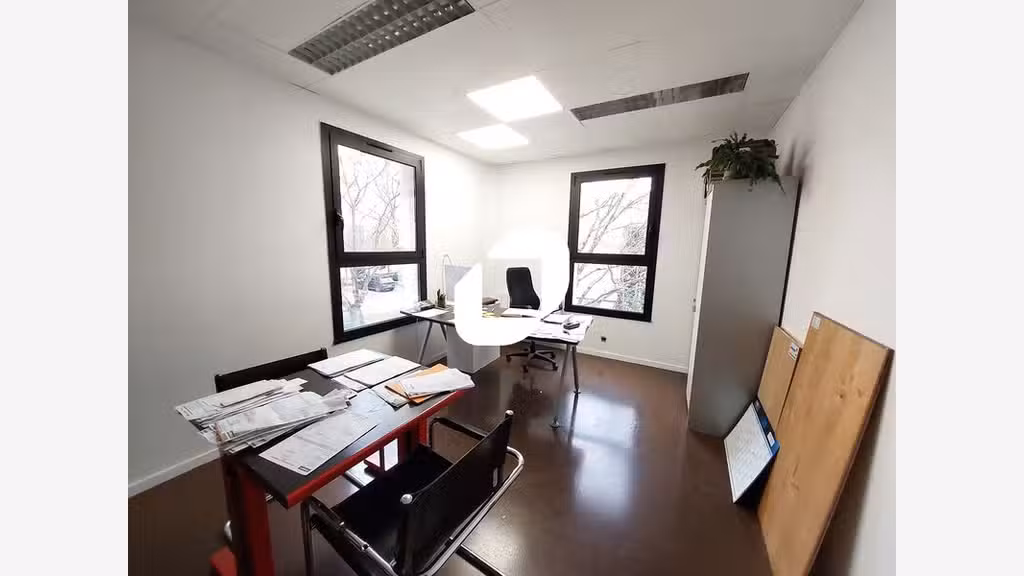Vente Bureaux 250m² Magny les hameaux