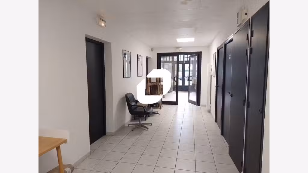 Vente Bureaux 250m² Magny les hameaux