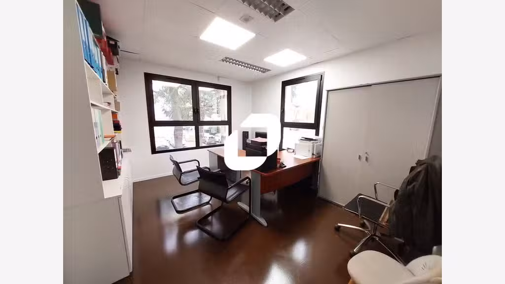 Vente Bureaux 250m² Magny les hameaux
