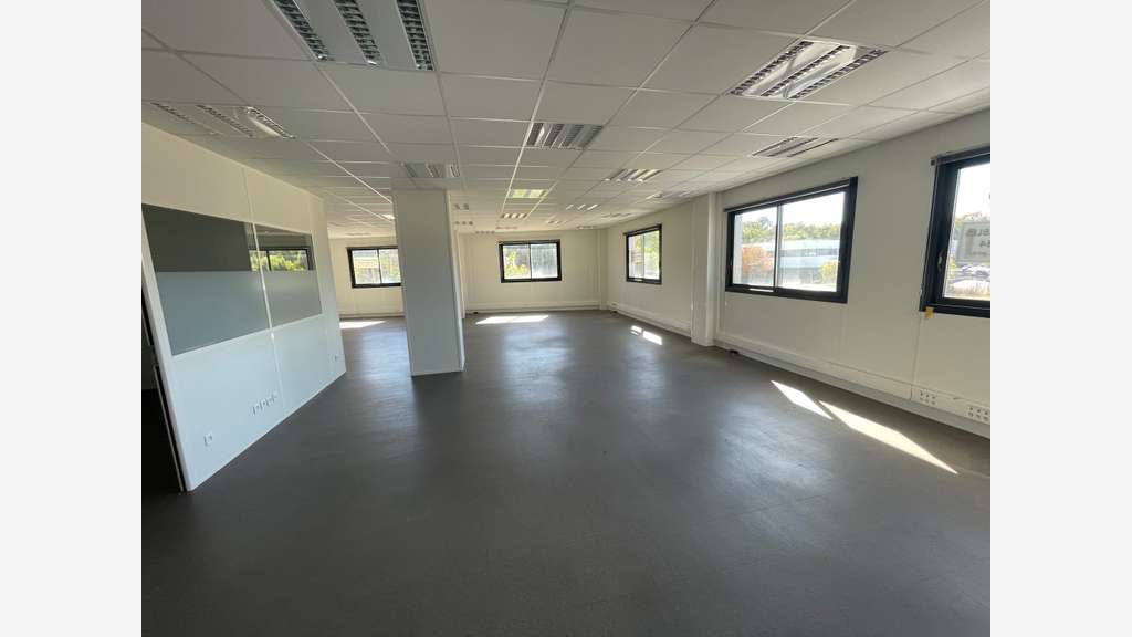 Vente bureaux état neuf de 140m² à Martillac