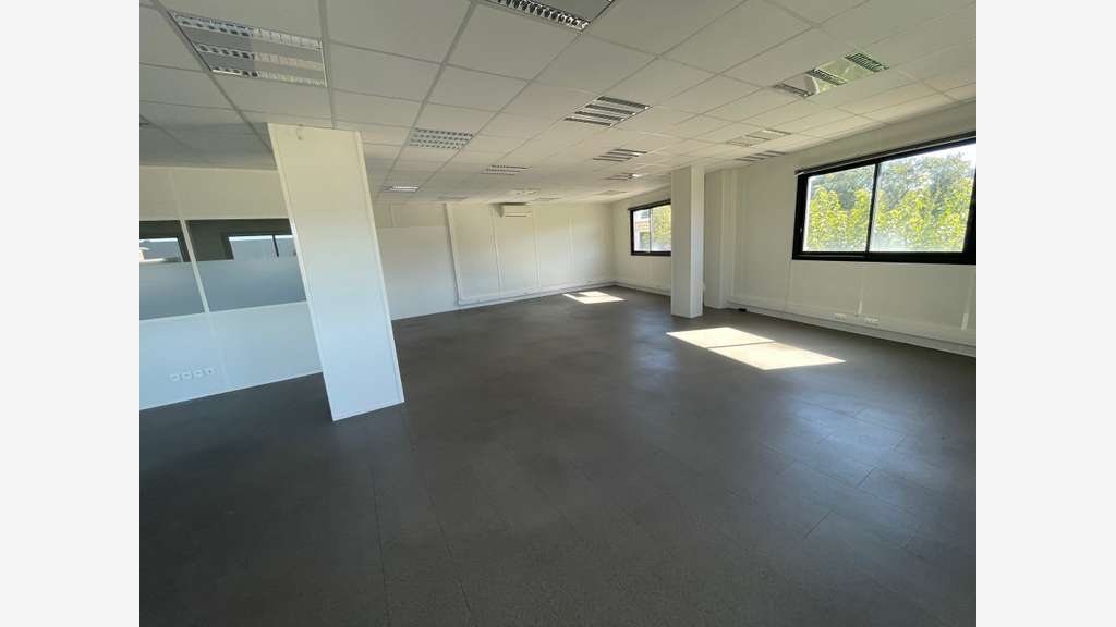 Vente bureaux état neuf de 140m² à Martillac