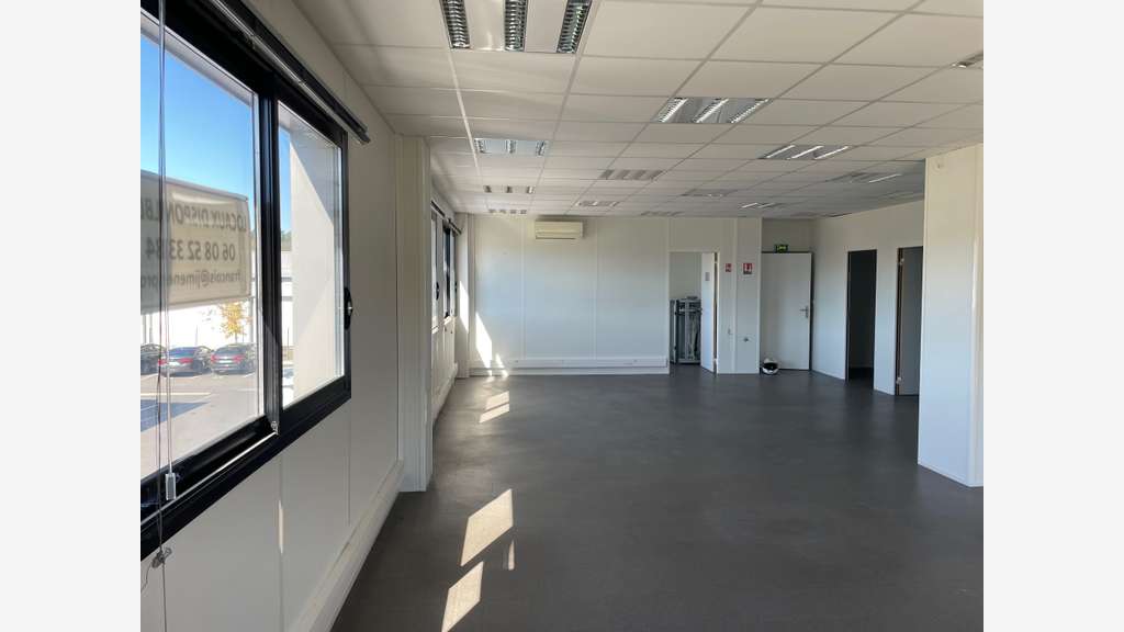 Vente bureaux état neuf de 140m² à Martillac