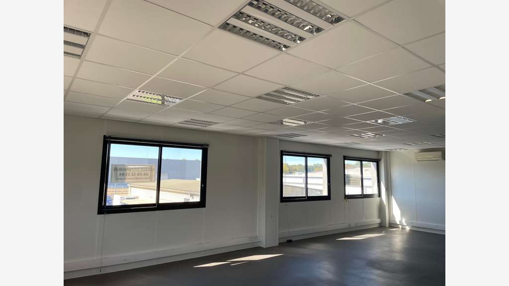 Vente bureaux état neuf de 140m² à Martillac