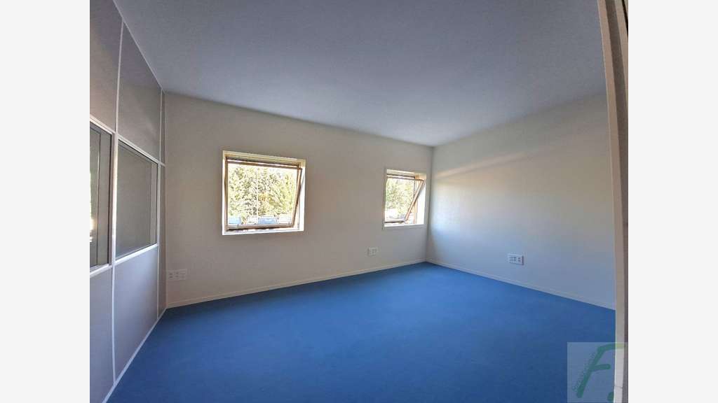 Vente bureaux de 63m² en RDC zone dynamique Méry