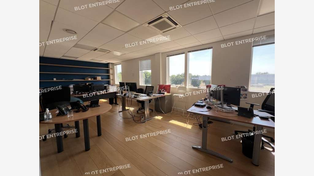 A vendre bureaux 1 368m² accès PMR à Montgermont