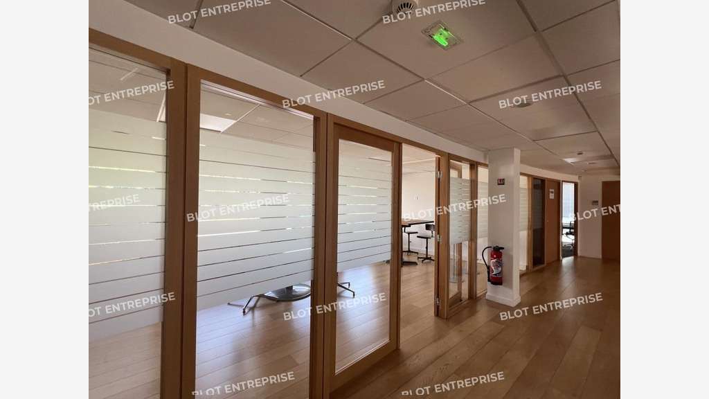 A vendre bureaux 1 368m² accès PMR à Montgermont