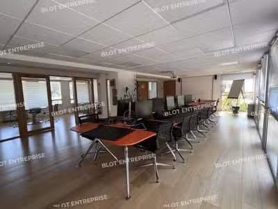 A vendre bureaux 1 368m² accès PMR à Montgermont