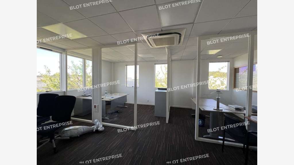 A vendre bureaux 1 368m² accès PMR à Montgermont