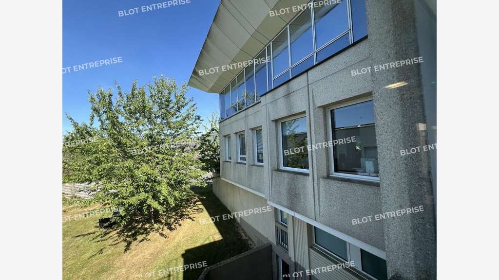 A vendre bureaux 1 368m² accès PMR à Montgermont