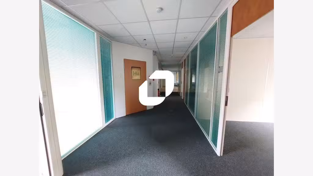 Vente Bureaux 1060m² Montigny le bretonneux