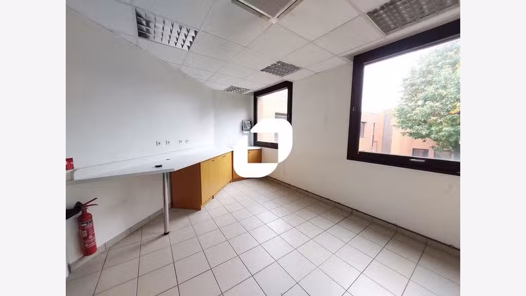 Vente Bureaux 1060m² Montigny le bretonneux
