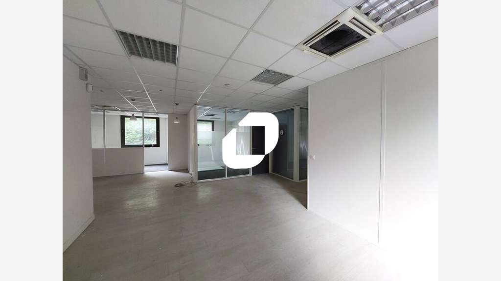 Vente Bureaux 1060m² Montigny le bretonneux