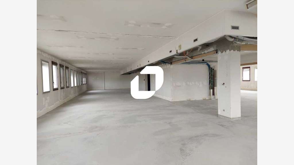 Vente Bureaux 772m² Montigny le bretonneux