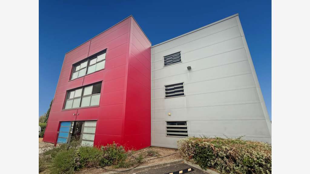 Bureaux de 271m2 + 11 parking extérieurs - Parc d'