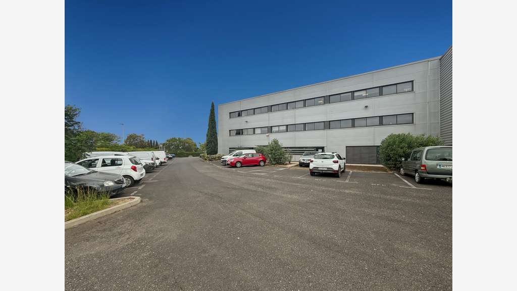 Bureaux de 271m2 + 11 parking extérieurs - Parc d'