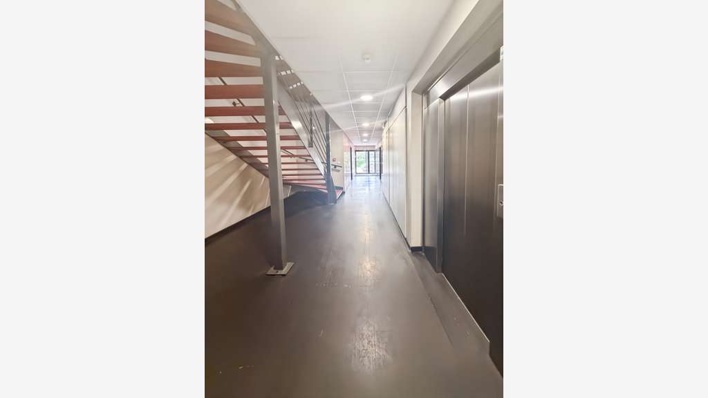 Bureaux de 271m2 + 11 parking extérieurs - Parc d'