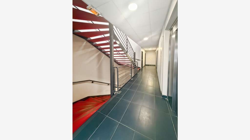 Bureaux de 271m2 + 11 parking extérieurs - Parc d'