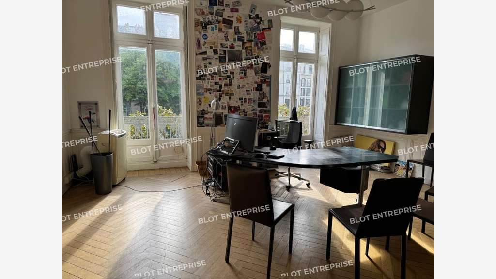 A vendre ou à louer bureaux de 635m² centre Nantes
