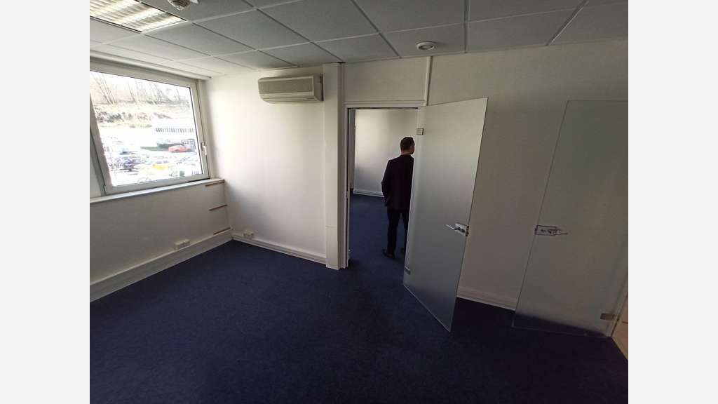 VENTE BUREAUX 1.360m² & ACTIVITÉS 680m², Proche LI
