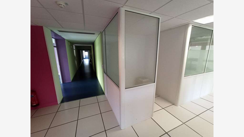 VENTE BUREAUX 1.360m² & ACTIVITÉS 680m², Proche LI