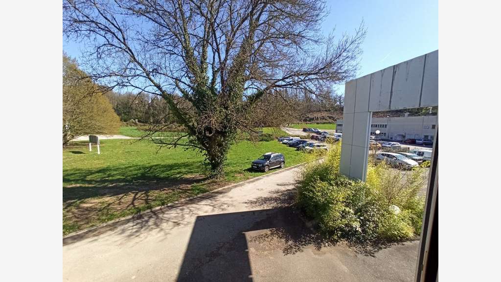 VENTE BUREAUX 1.360m² & ACTIVITÉS 680m², Proche LI