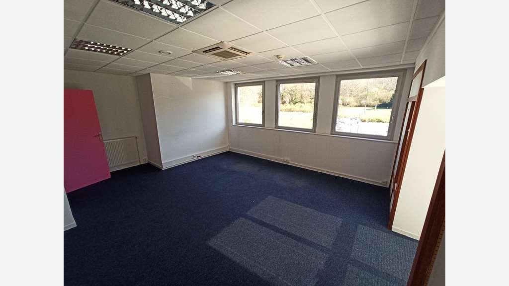 VENTE BUREAUX 1.360m² & ACTIVITÉS 680m², Proche LI