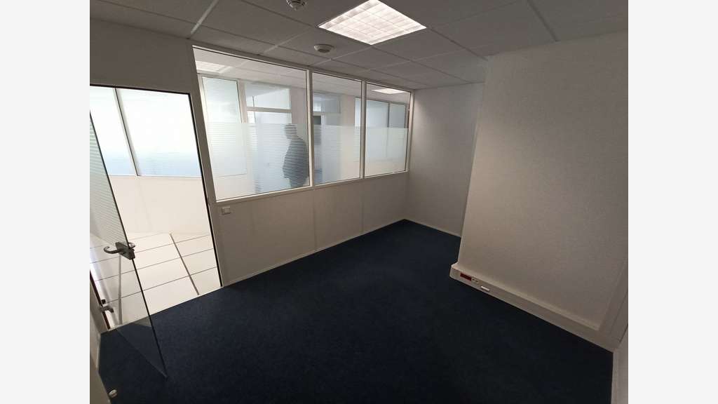 VENTE BUREAUX 1.360m² & ACTIVITÉS 680m², Proche LI