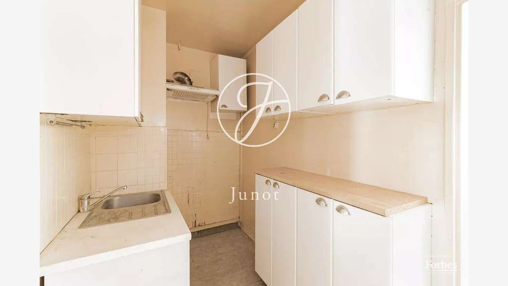 AV local pro de 43m² à Paris 75015 Champ de Mars