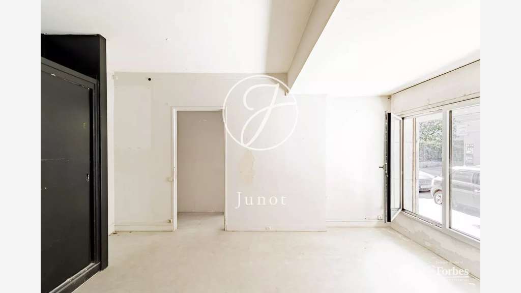 AV local pro de 43m² à Paris 75015 Champ de Mars