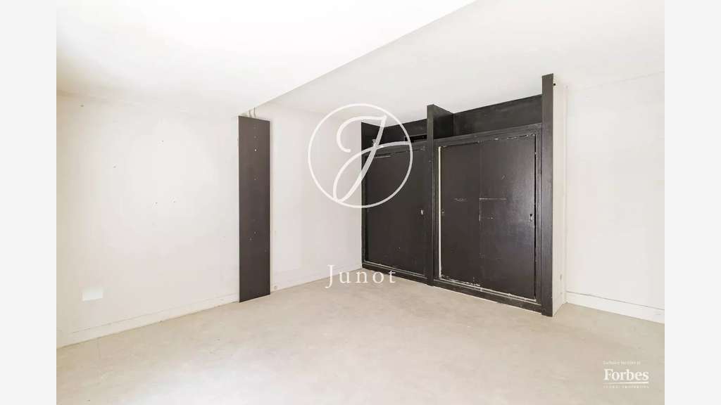 AV local pro de 43m² à Paris 75015 Champ de Mars