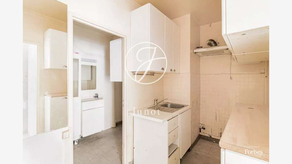 AV local pro de 43m² à Paris 75015 Champ de Mars