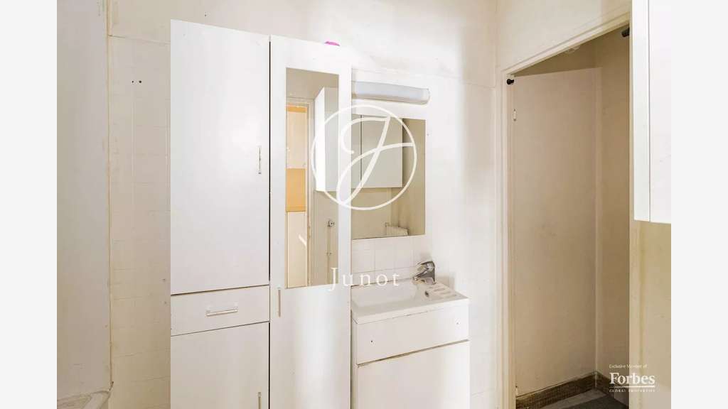 AV local pro de 43m² à Paris 75015 Champ de Mars
