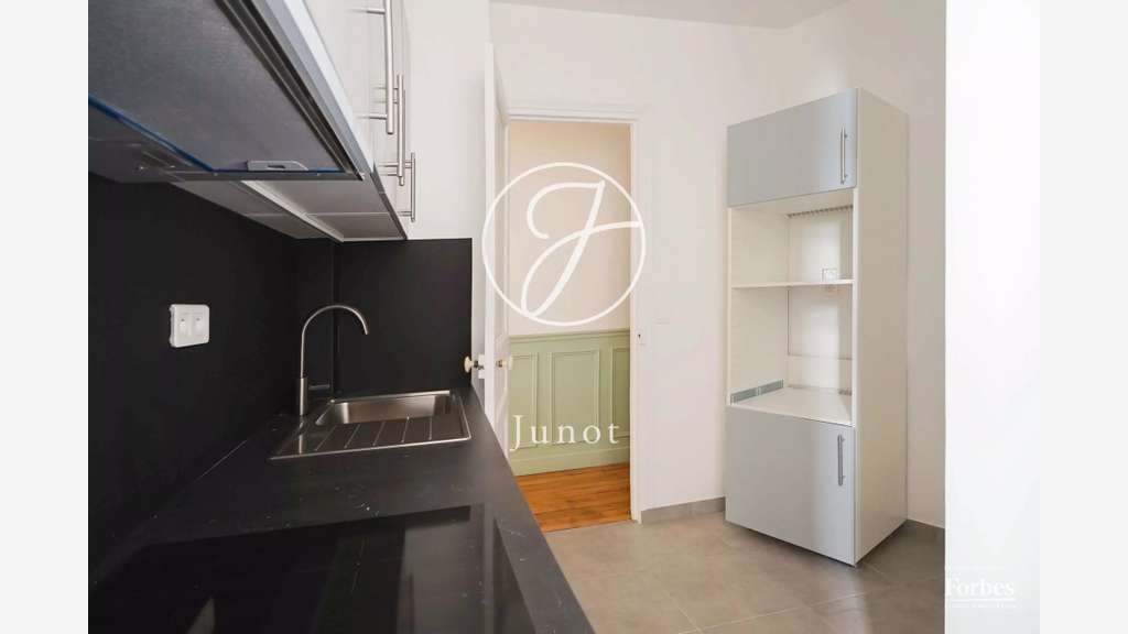 AV plateau de 86m² à Paris 75015 Suffren Breteuil