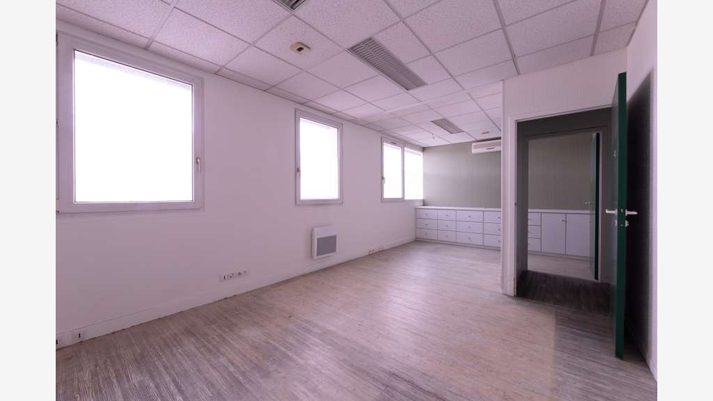 À vendre bureaux 235m² R+4 Place de Verdun à Pau