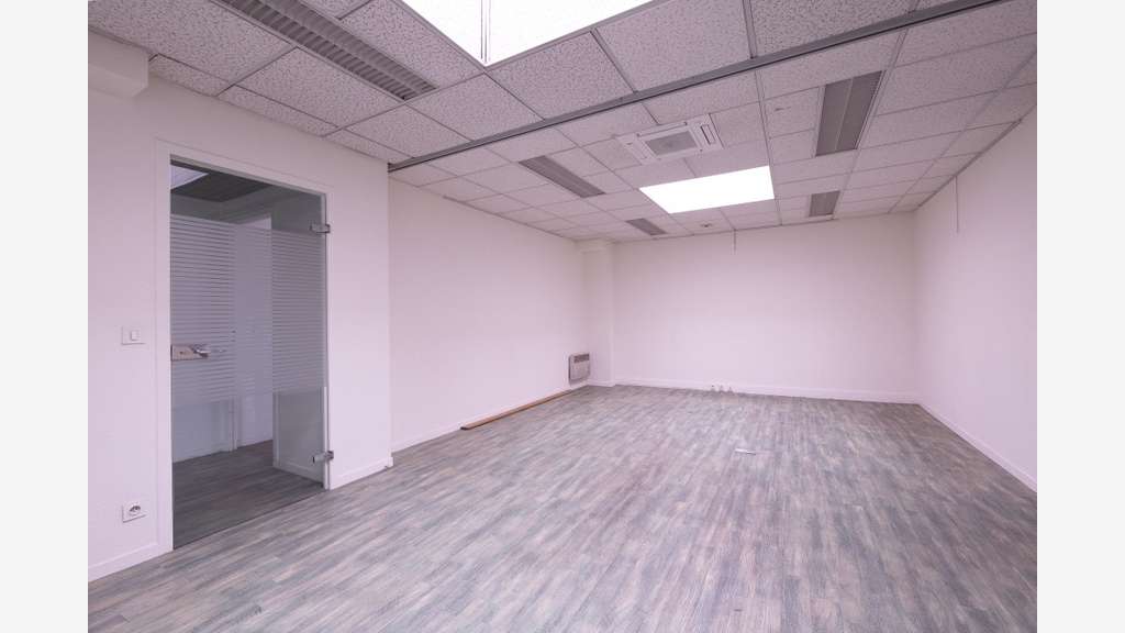 À vendre bureaux 235m² R+4 Place de Verdun à Pau