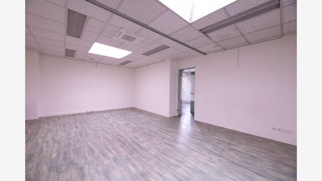 À vendre bureaux 235m² R+4 Place de Verdun à Pau