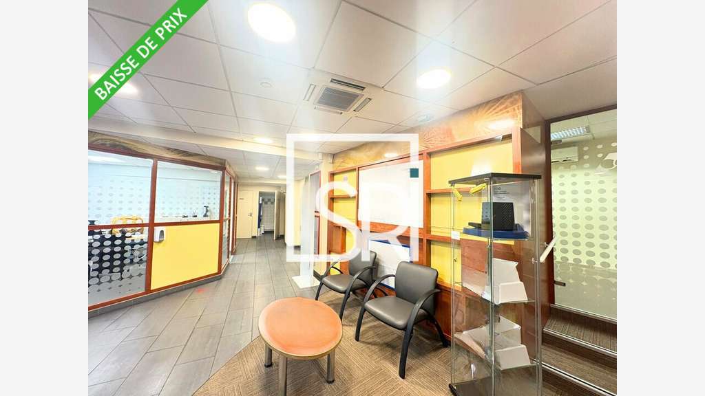 Bureaux de 218m² à vendre à Pont du Château centre