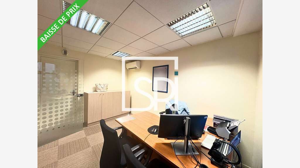Bureaux de 218m² à vendre à Pont du Château centre