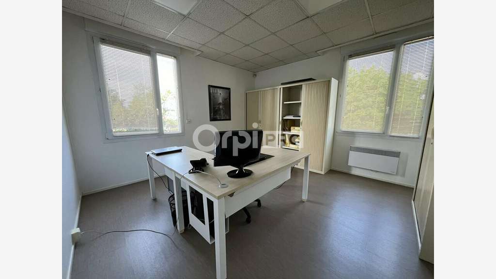 BUREAU à vendre dans le 77