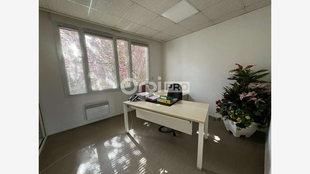 BUREAU à vendre dans le 77