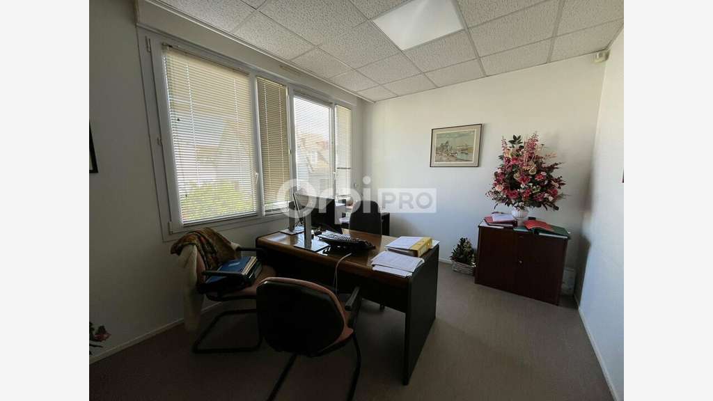 BUREAU à vendre dans le 77