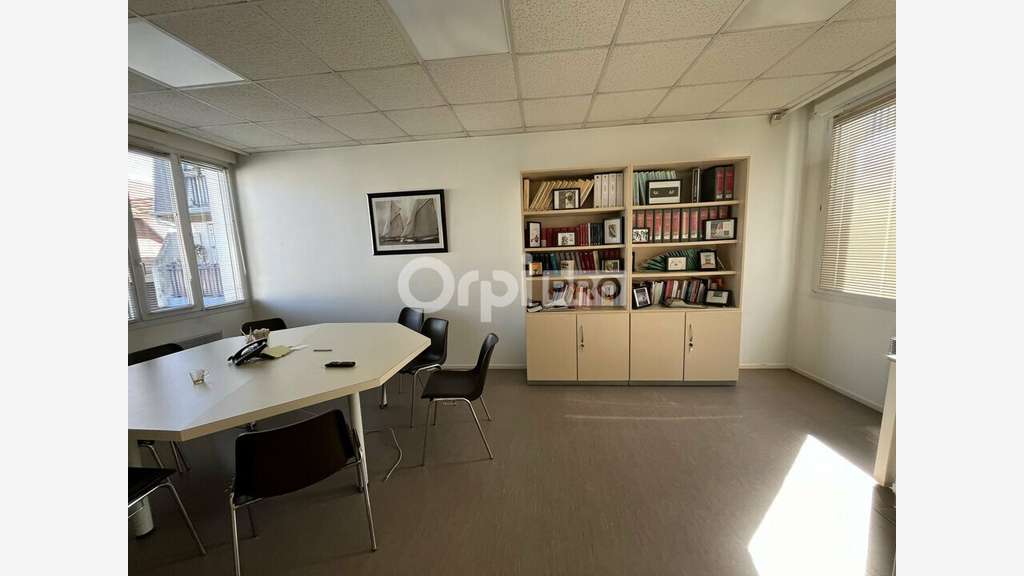 BUREAU à vendre dans le 77