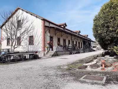 Cède 4 200m² de bâtiments à Provins centre